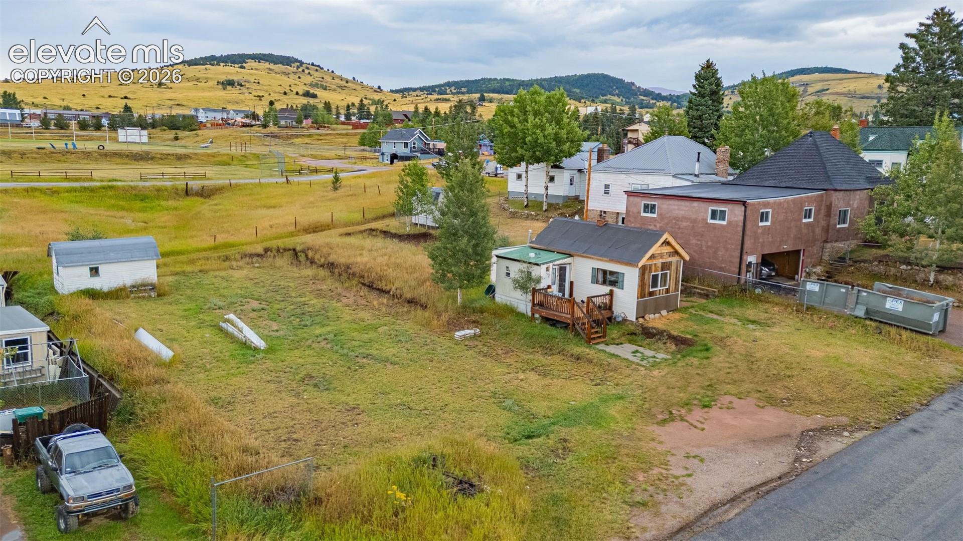 Listing photo 16 for 207 W Eaton Avenue