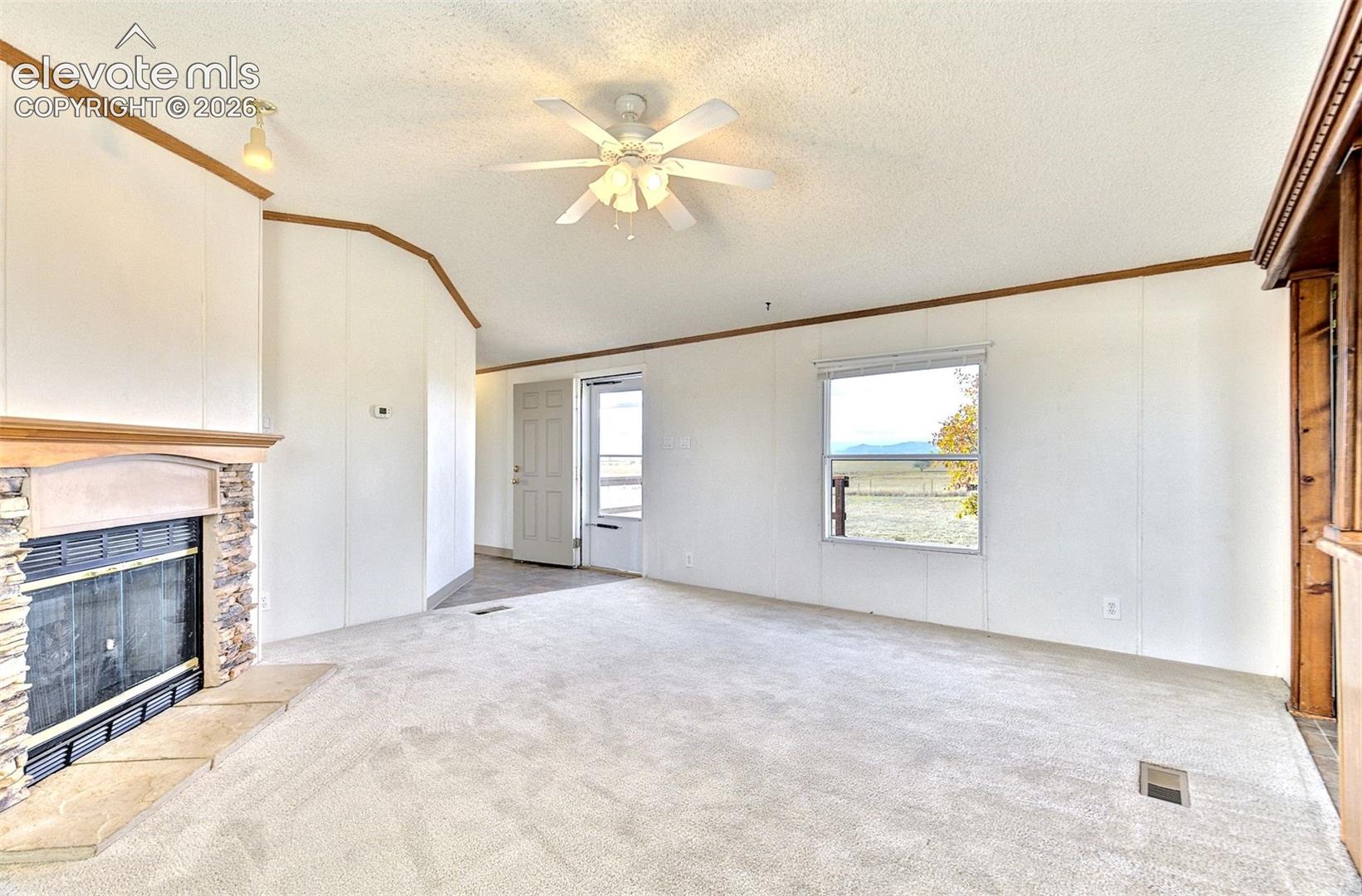 Listing photo 9 for 6375 Field View