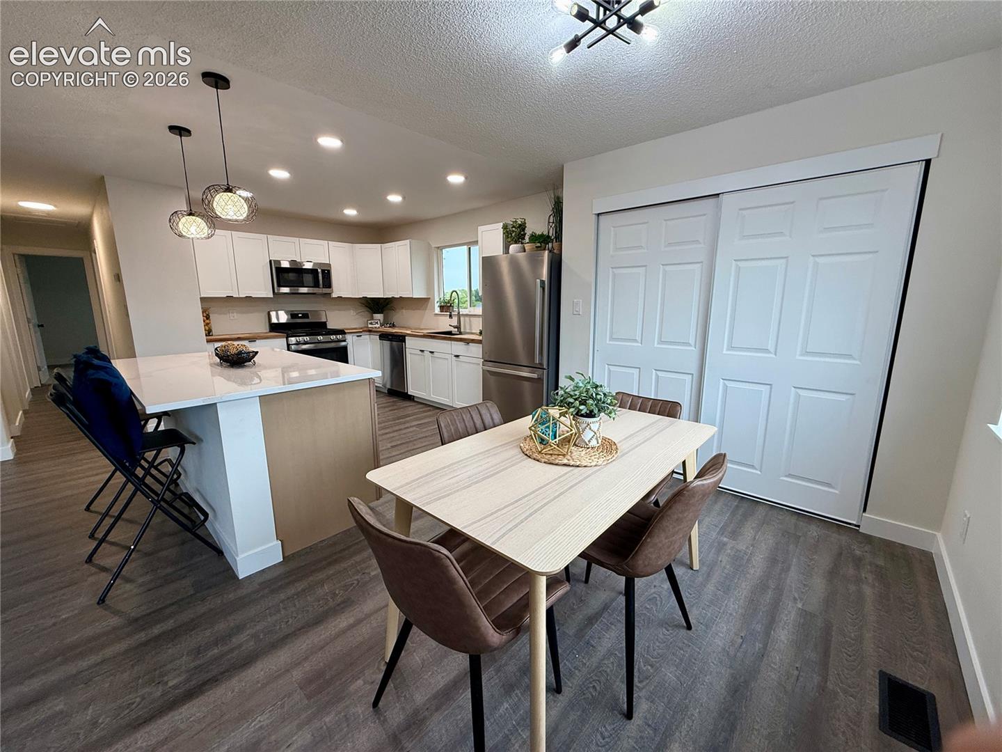 Listing photo 13 for 7055 Goldsmith Circle