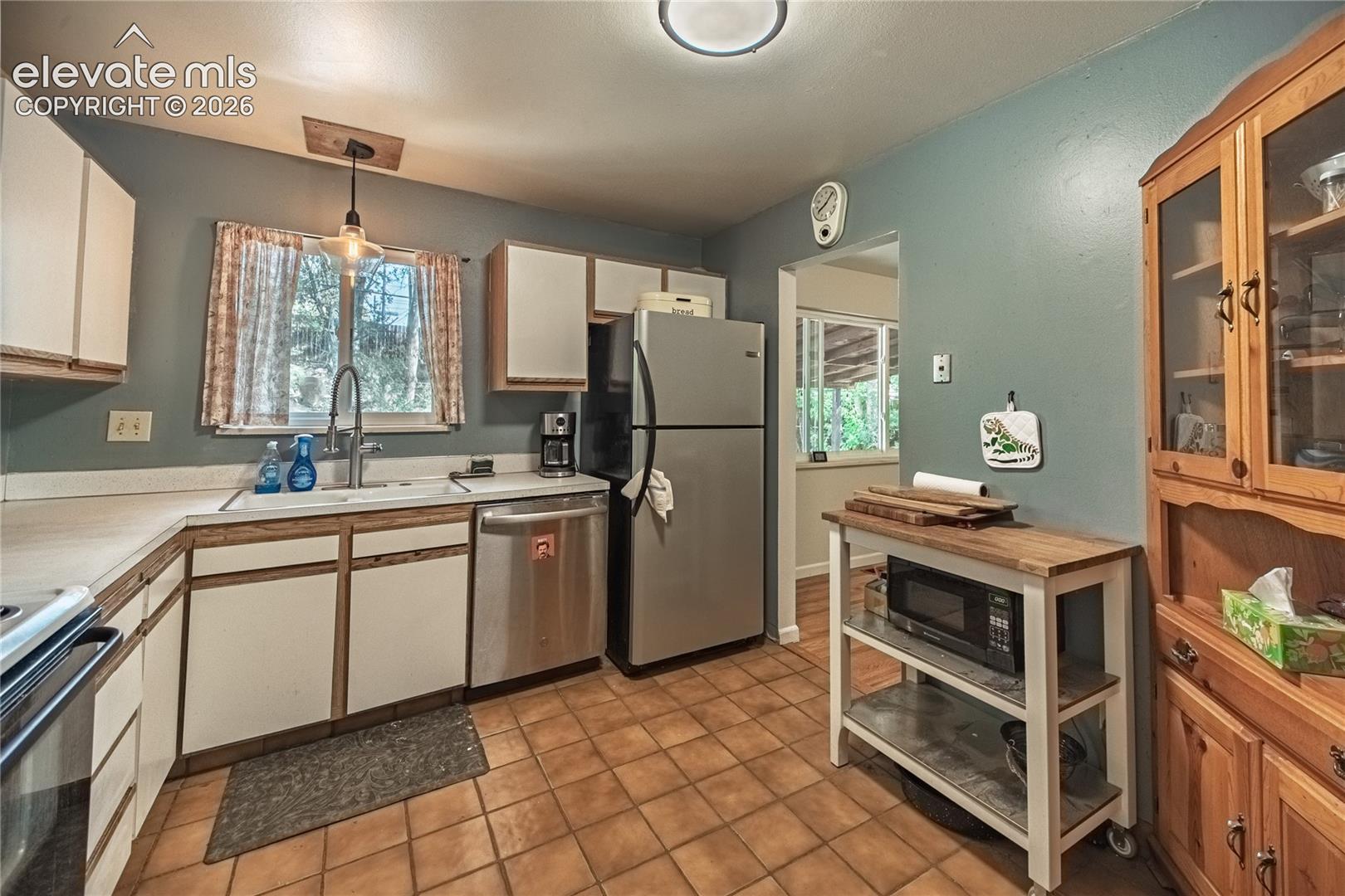 Listing photo 12 for 2512 E La Salle Street
