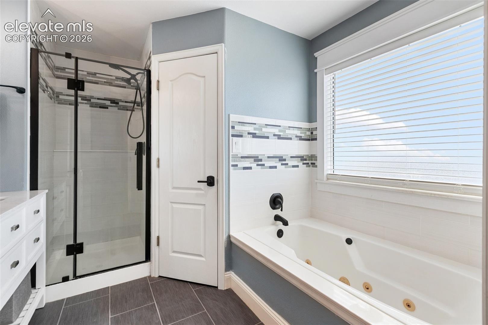 Listing photo 15 for 541 S El Charro Drive