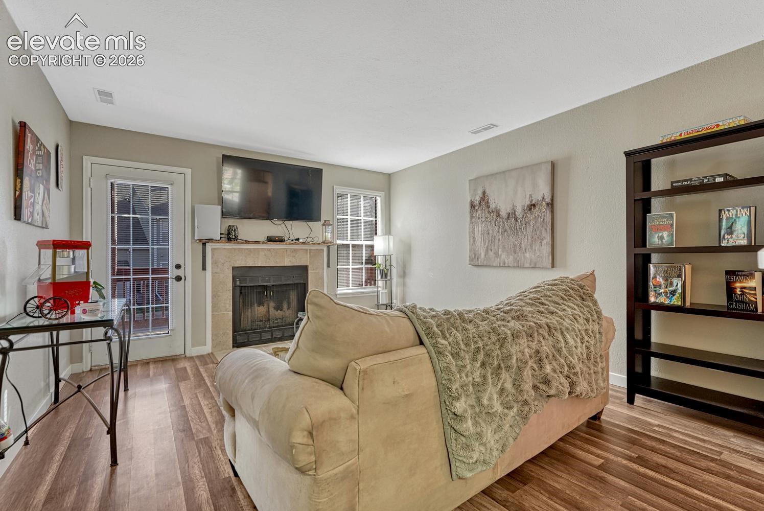 Listing photo 5 for 2121 Troy Court