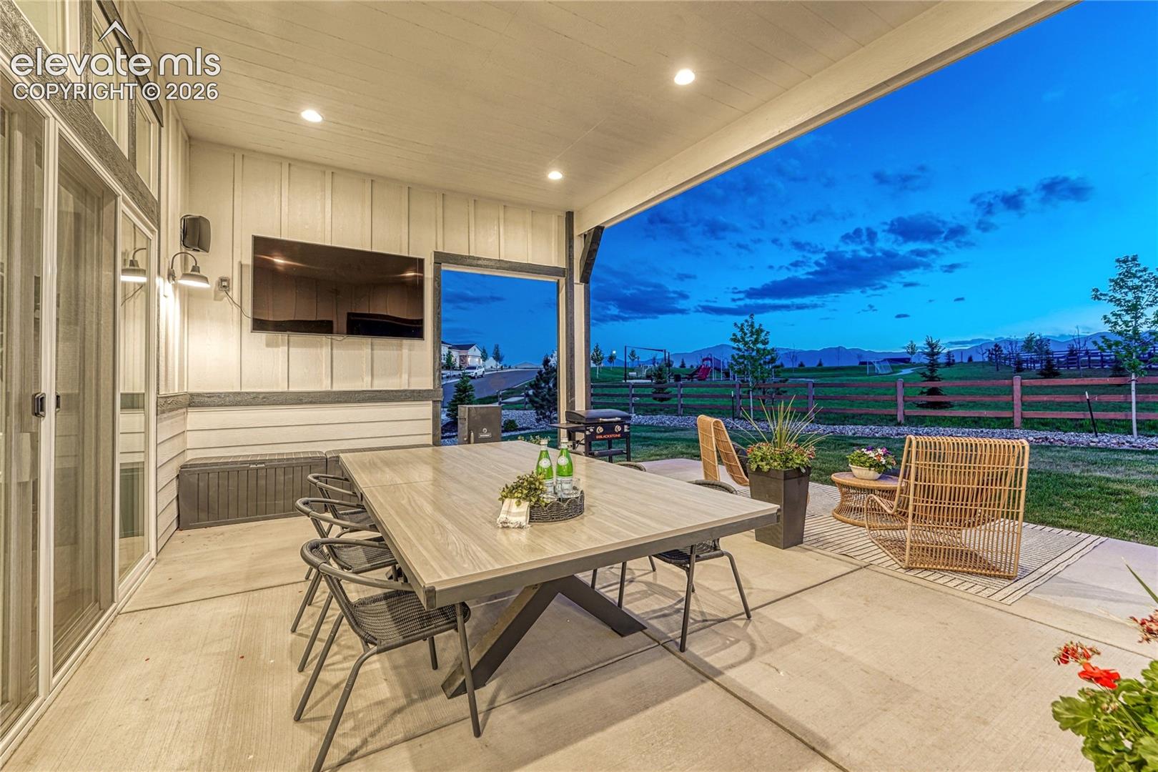 Listing photo 18 for 12366 Mionetto Court
