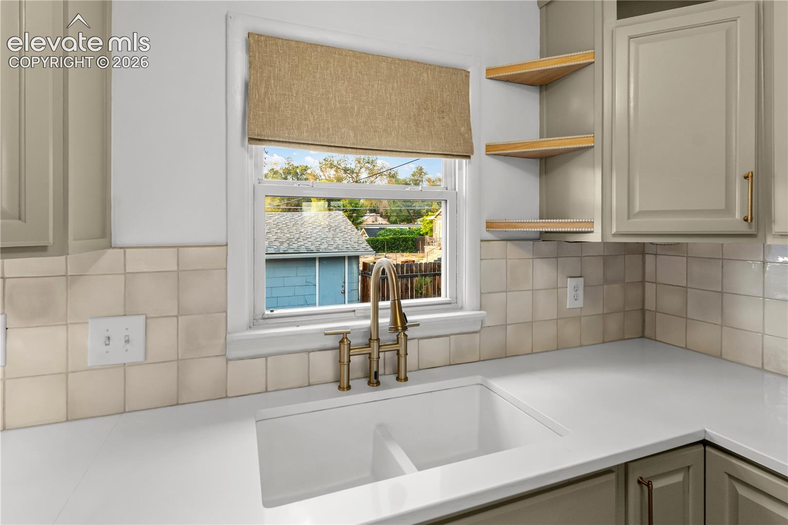 Listing photo 8 for 1220 E Fountain Boulevard