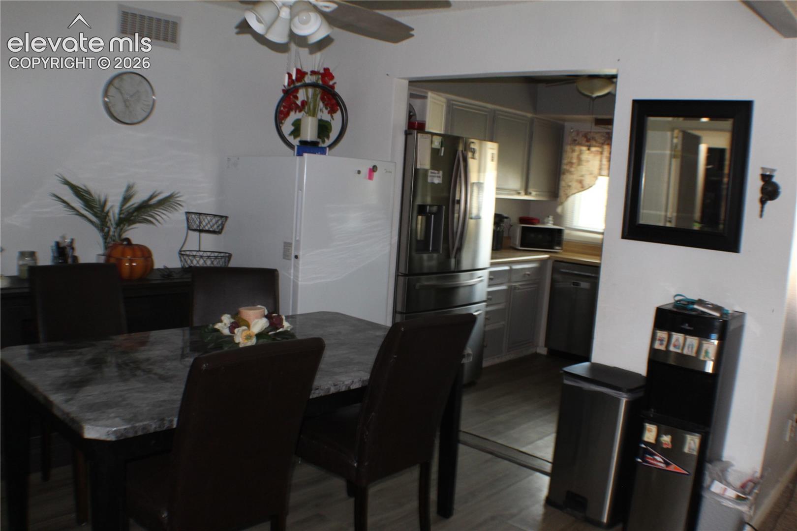 Listing photo 4 for 321 W Birdie Drive
