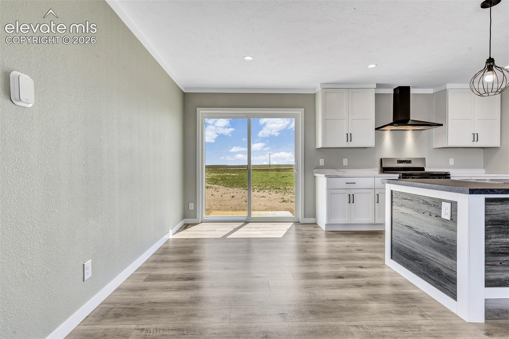 Listing photo 11 for 930 Awesome View