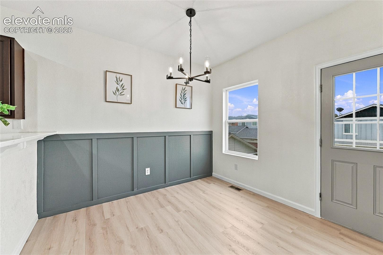 Listing photo 4 for 1921 Flintshire Street
