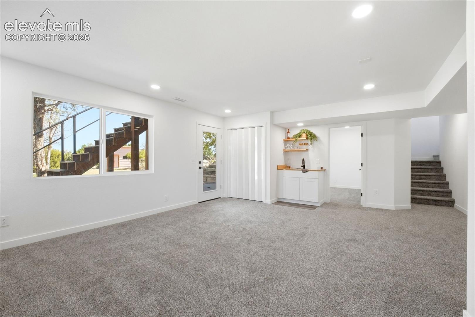 Listing photo 22 for 1361 S Tonalea Drive