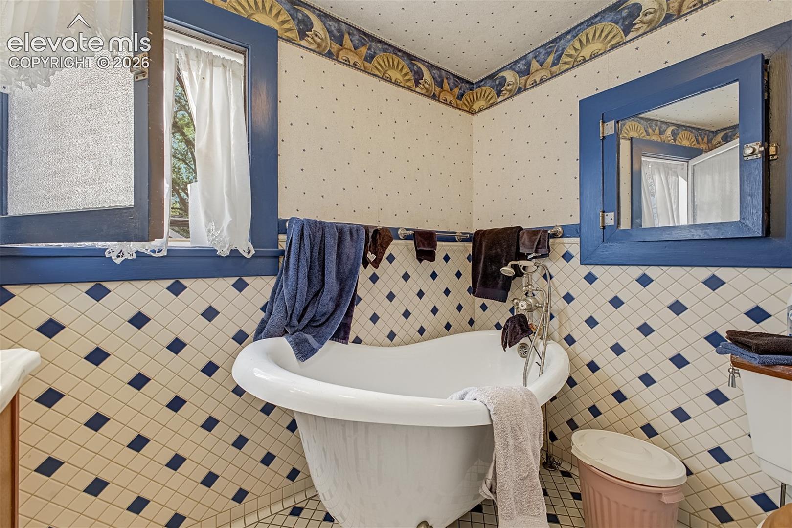 Listing photo 9 for 116 E Columbia Street