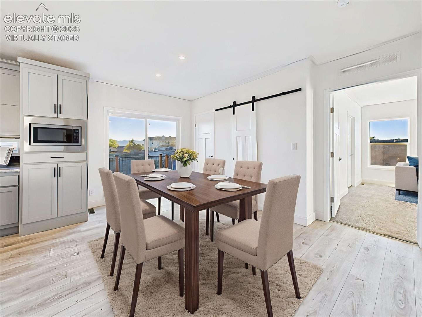 Listing photo 20 for 893 S Greenway Avenue