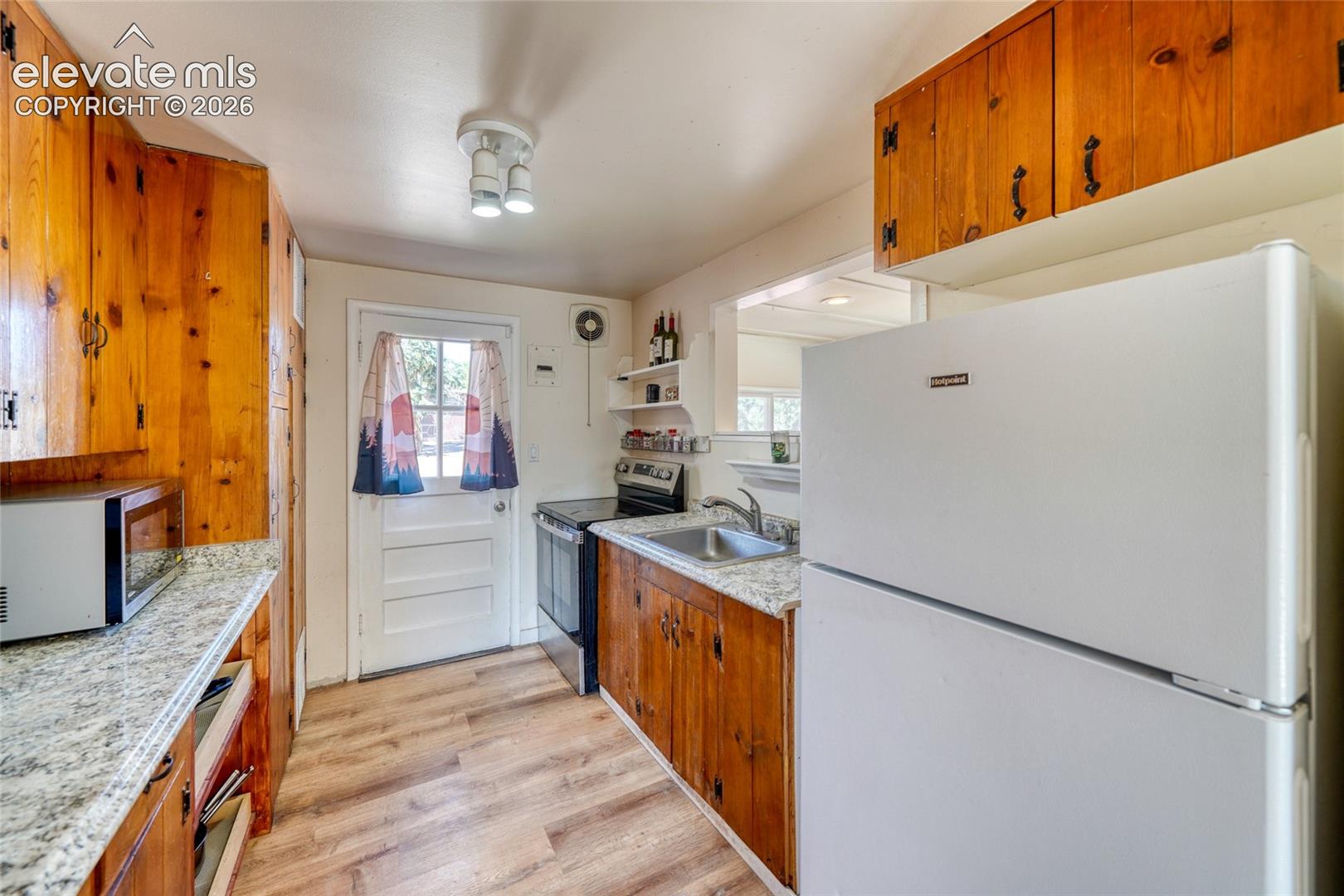 Listing photo 20 for 1867 Woodland Avenue