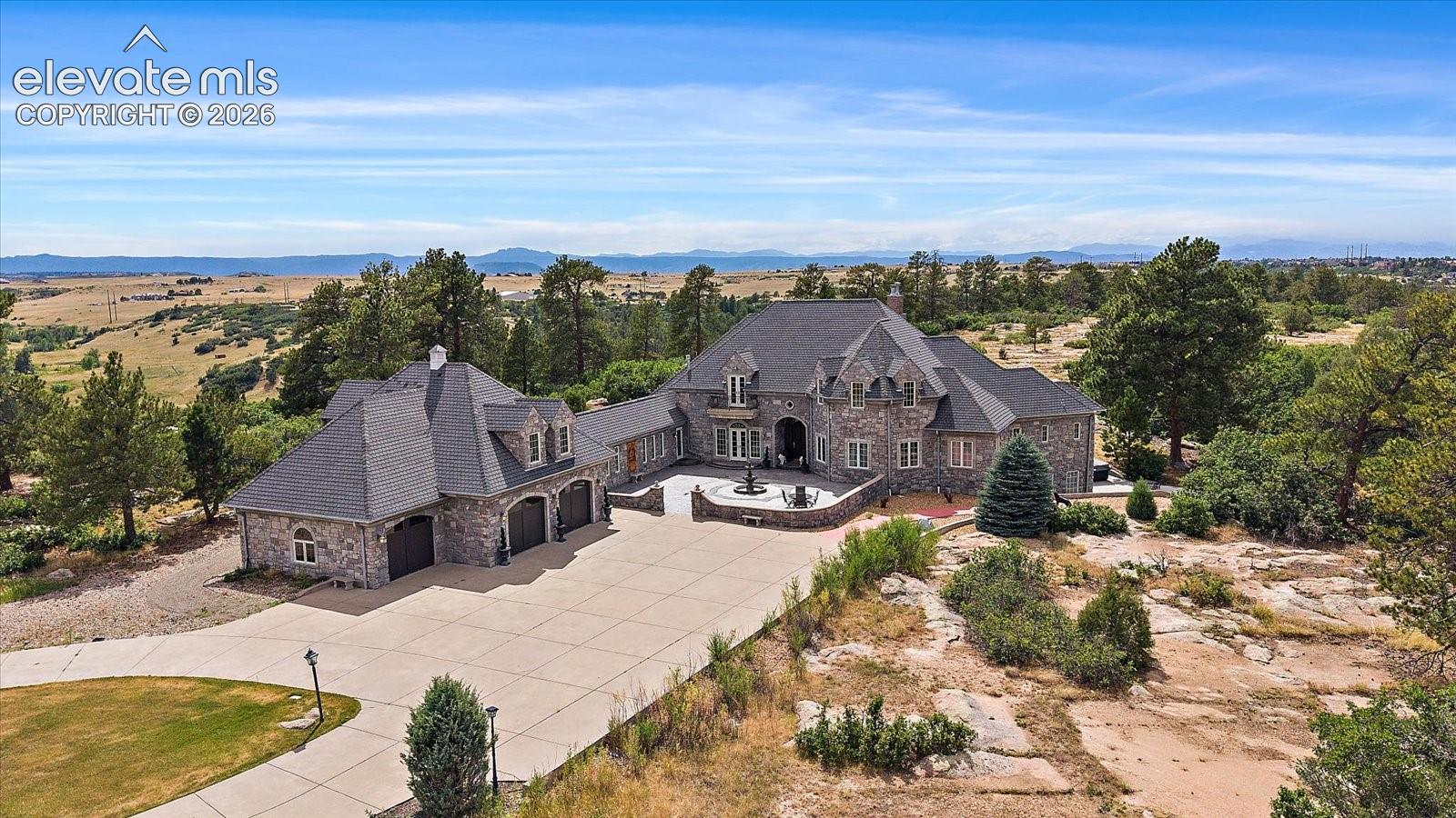 Listing photo 4 for 1175 Castle Pointe Drive