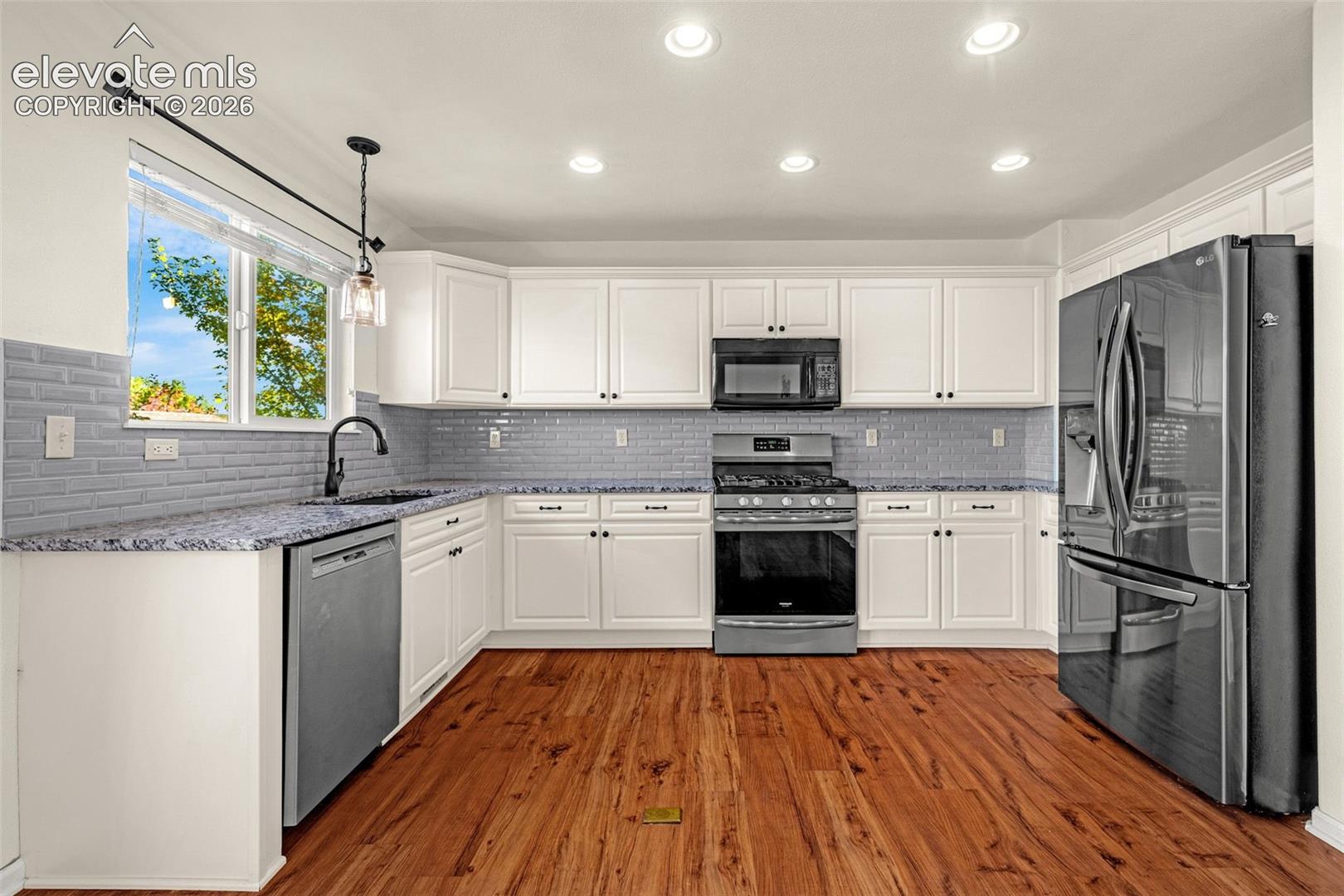 Listing photo 12 for 7619 Old Spec Road
