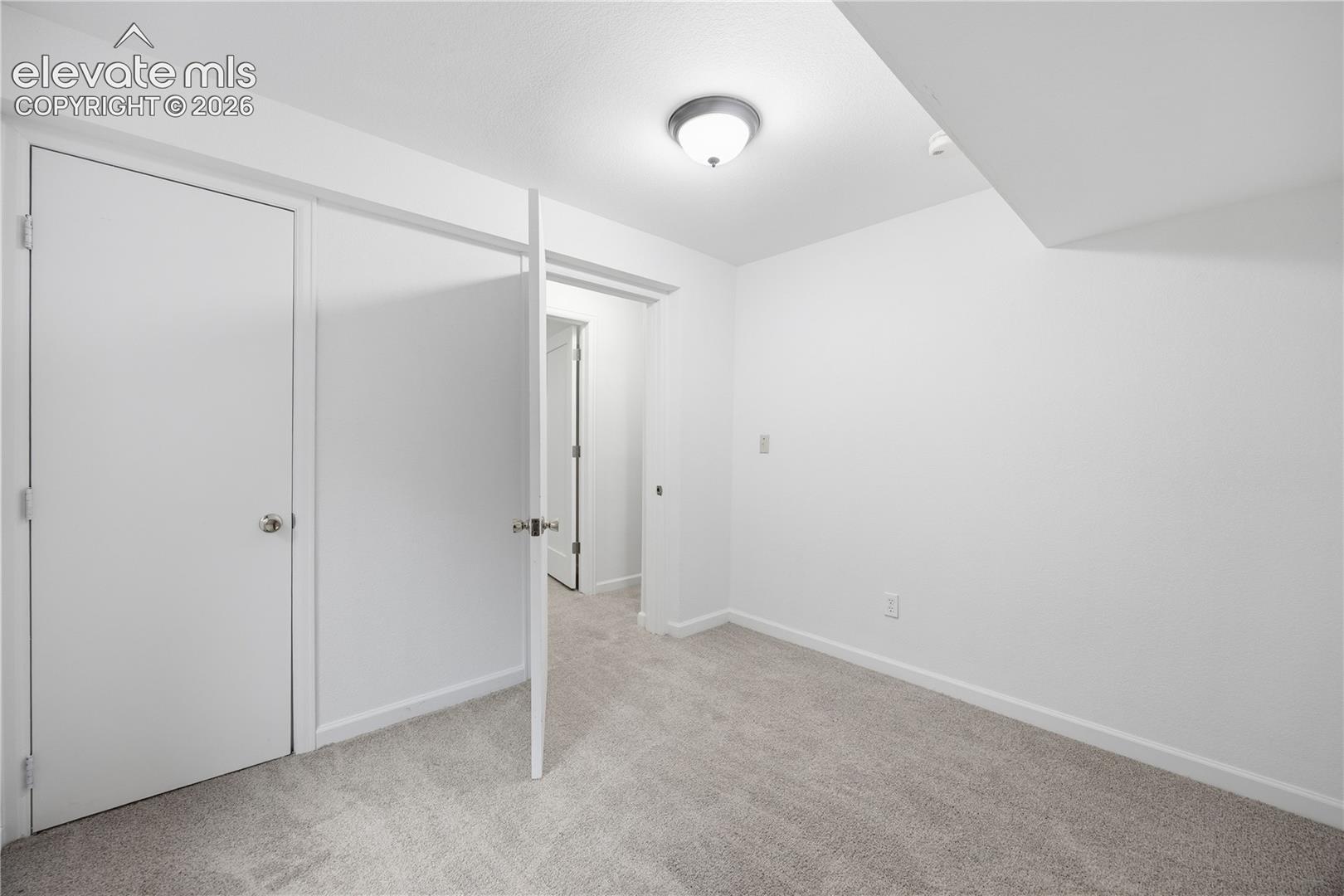 Listing photo 24 for 912 Amsterdam Drive