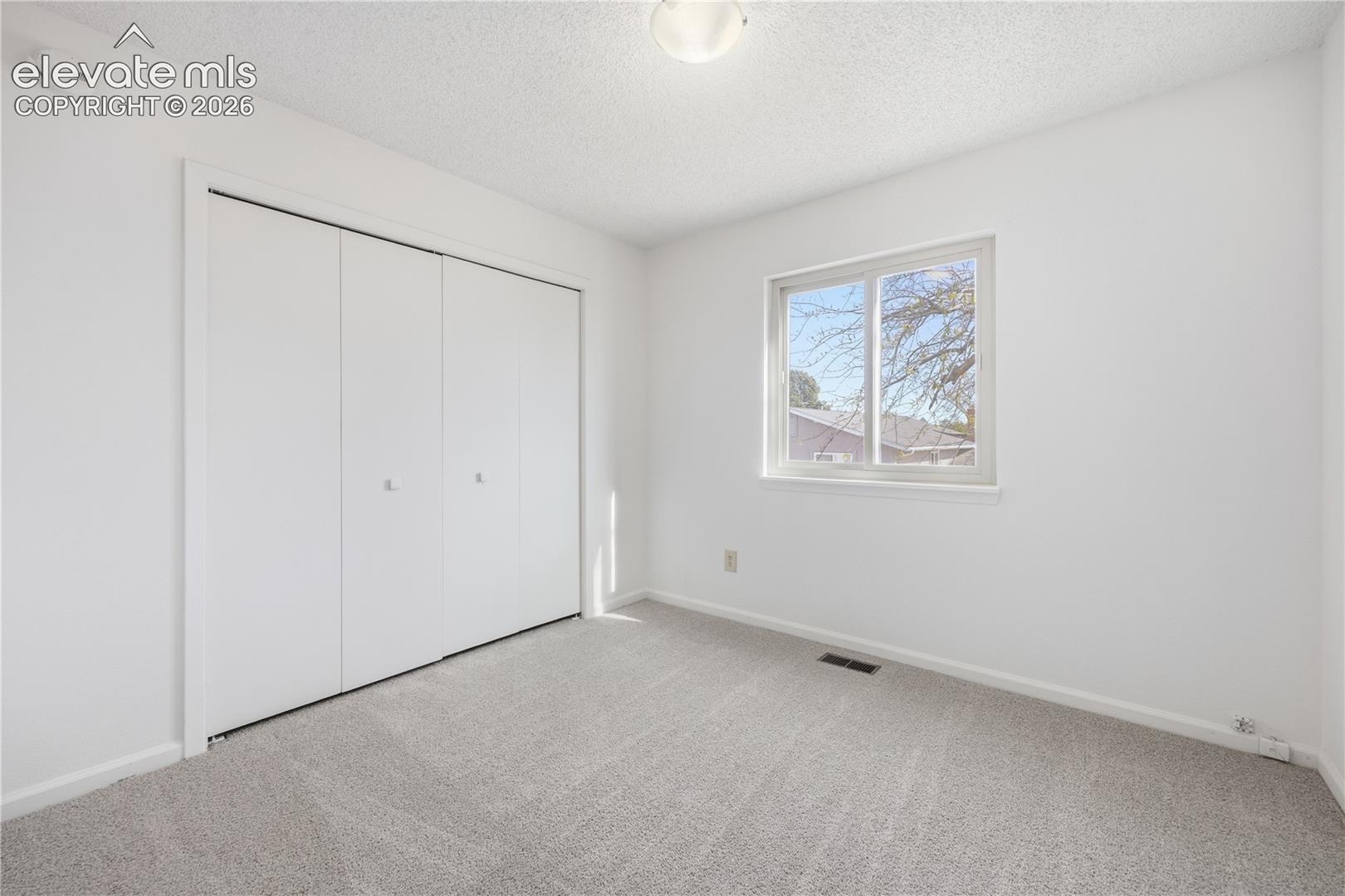Listing photo 15 for 912 Amsterdam Drive