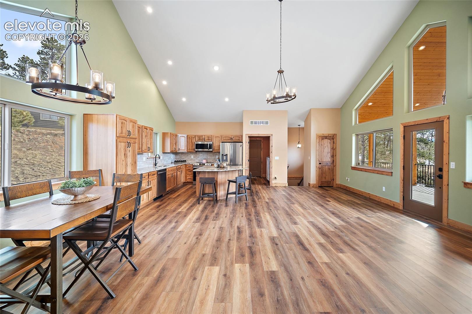 Listing photo 8 for 367 Cottonwood Lake Drive