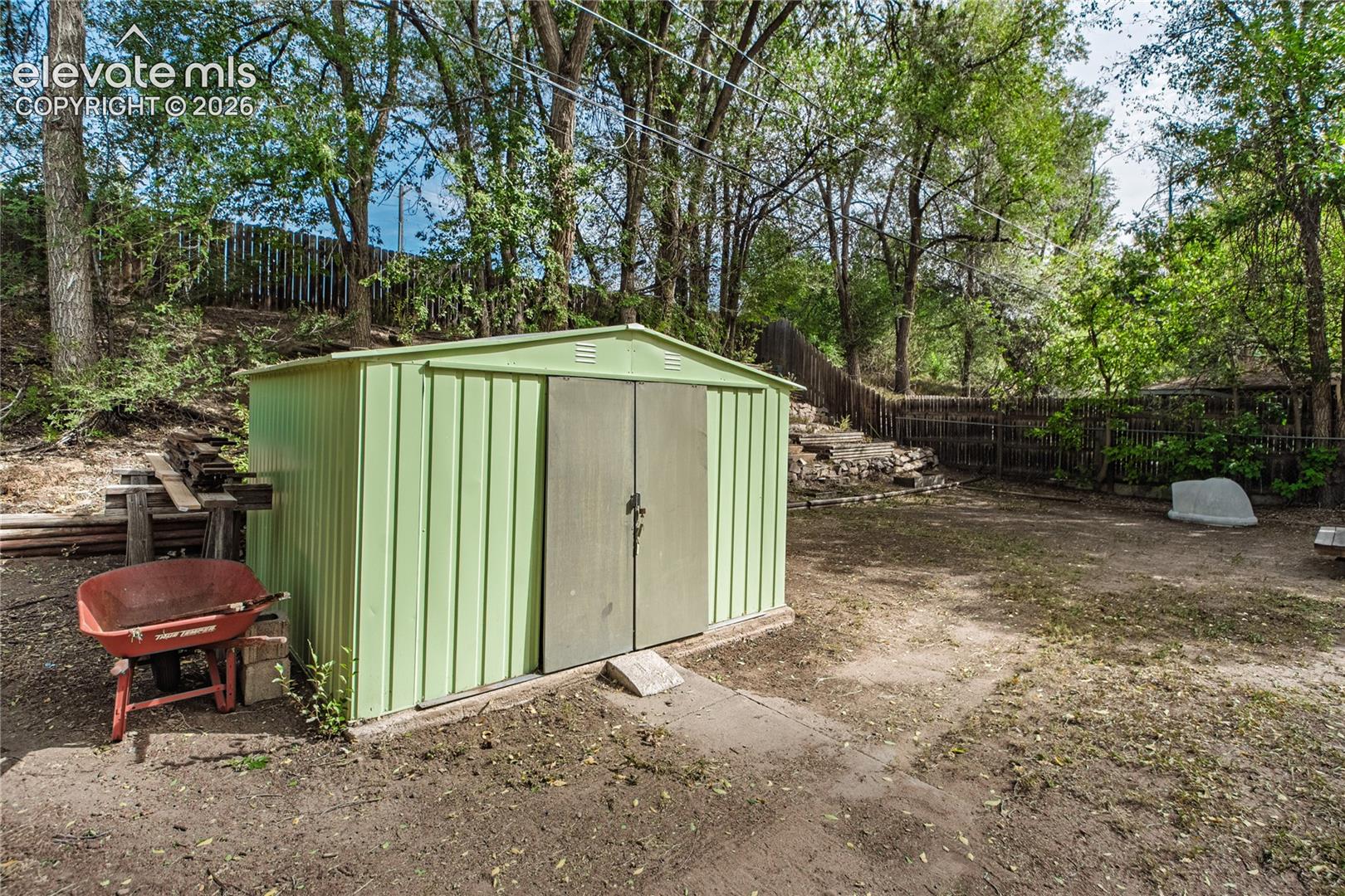 Listing photo 32 for 2512 E La Salle Street