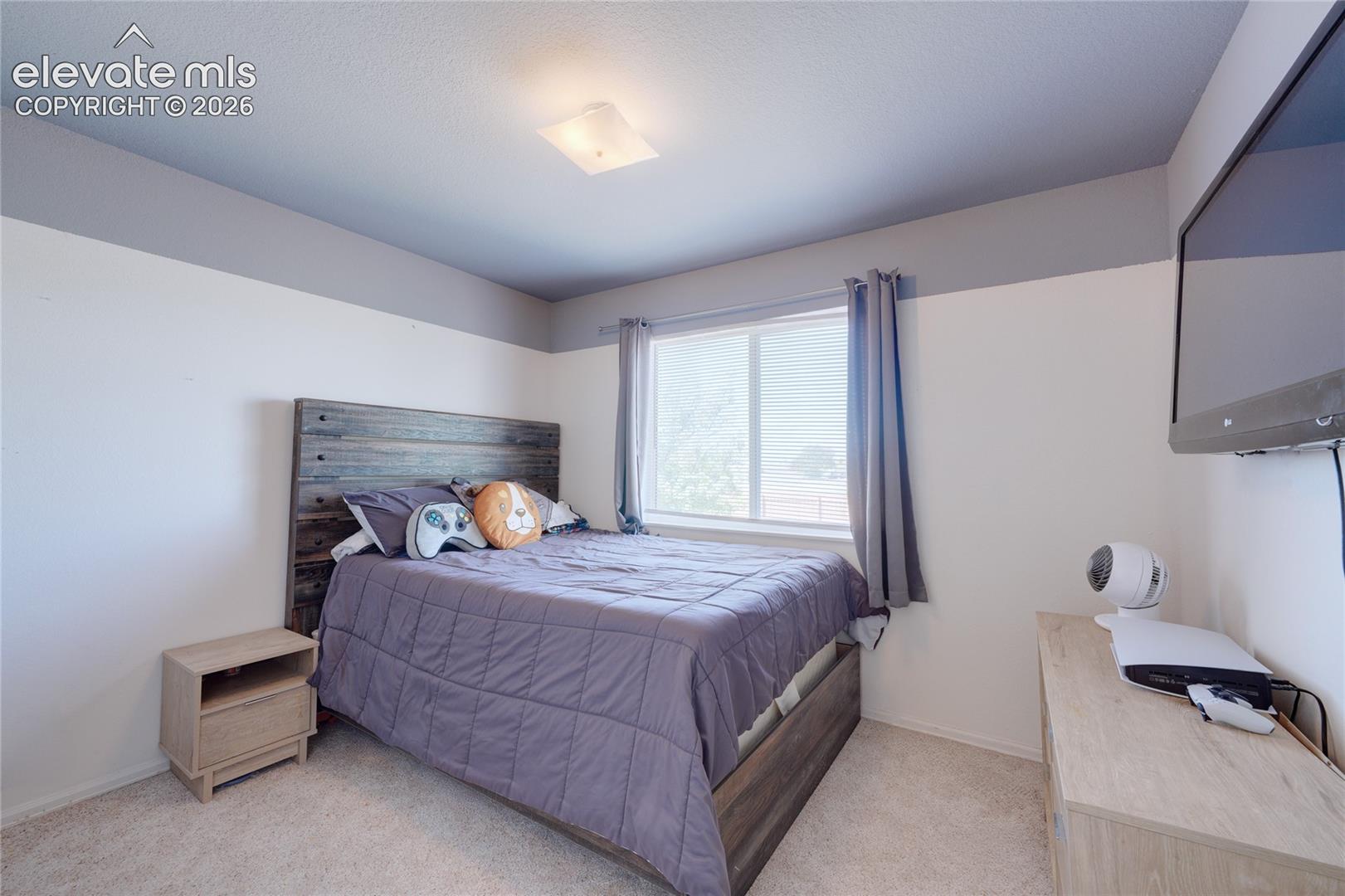 Listing photo 13 for 299 S Falcon Drive