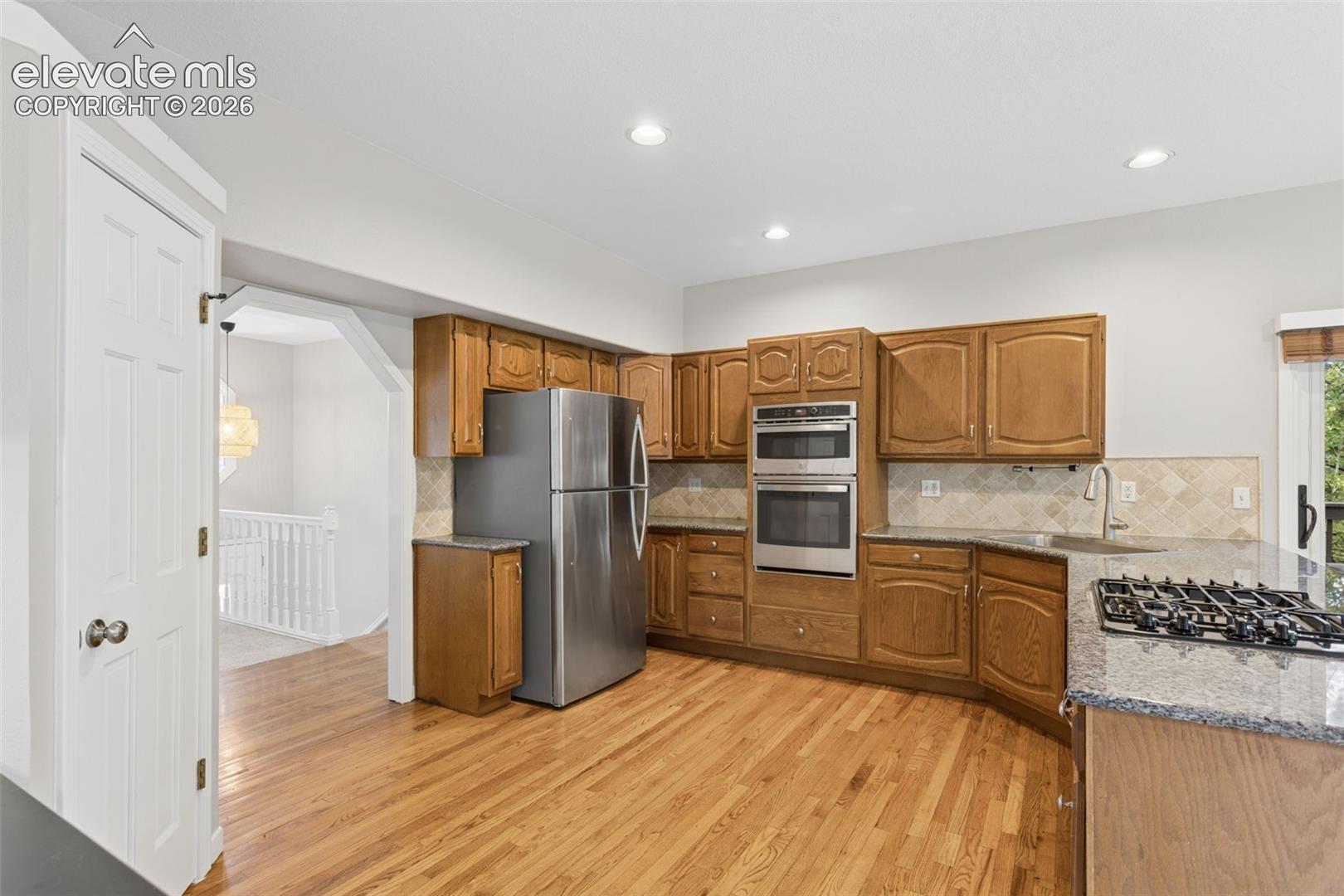 Listing photo 8 for 19975 Doewood Drive