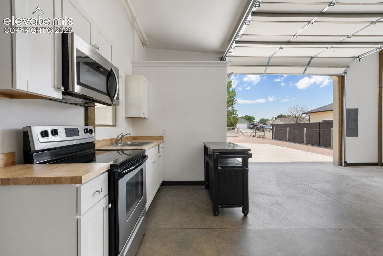 Listing photo 30 for 83 S Golfwood Drive