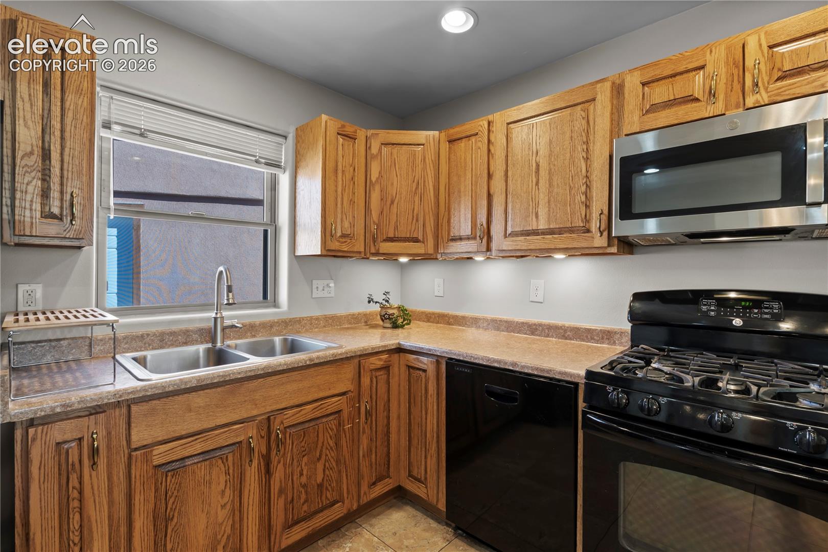 Listing photo 10 for 850 Forest Edge Road A
