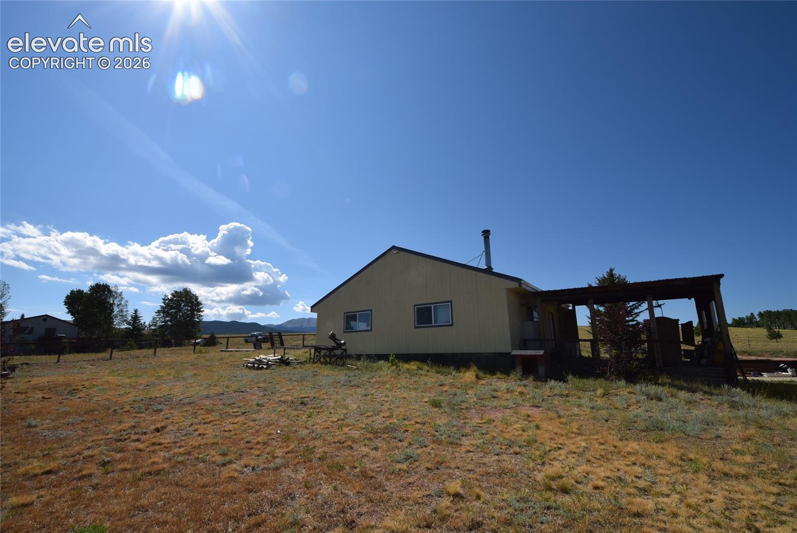 Listing photo 5 for 877 Maid Marian Drive