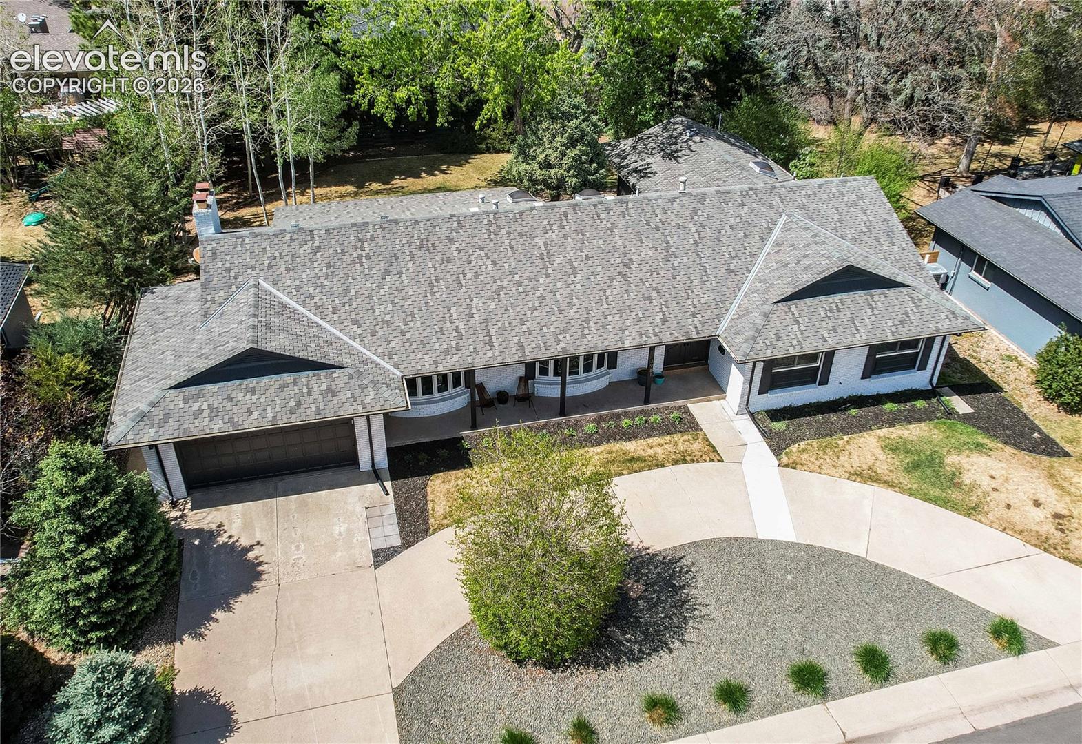 Listing photo 2 for 3981 S Hillcrest Drive