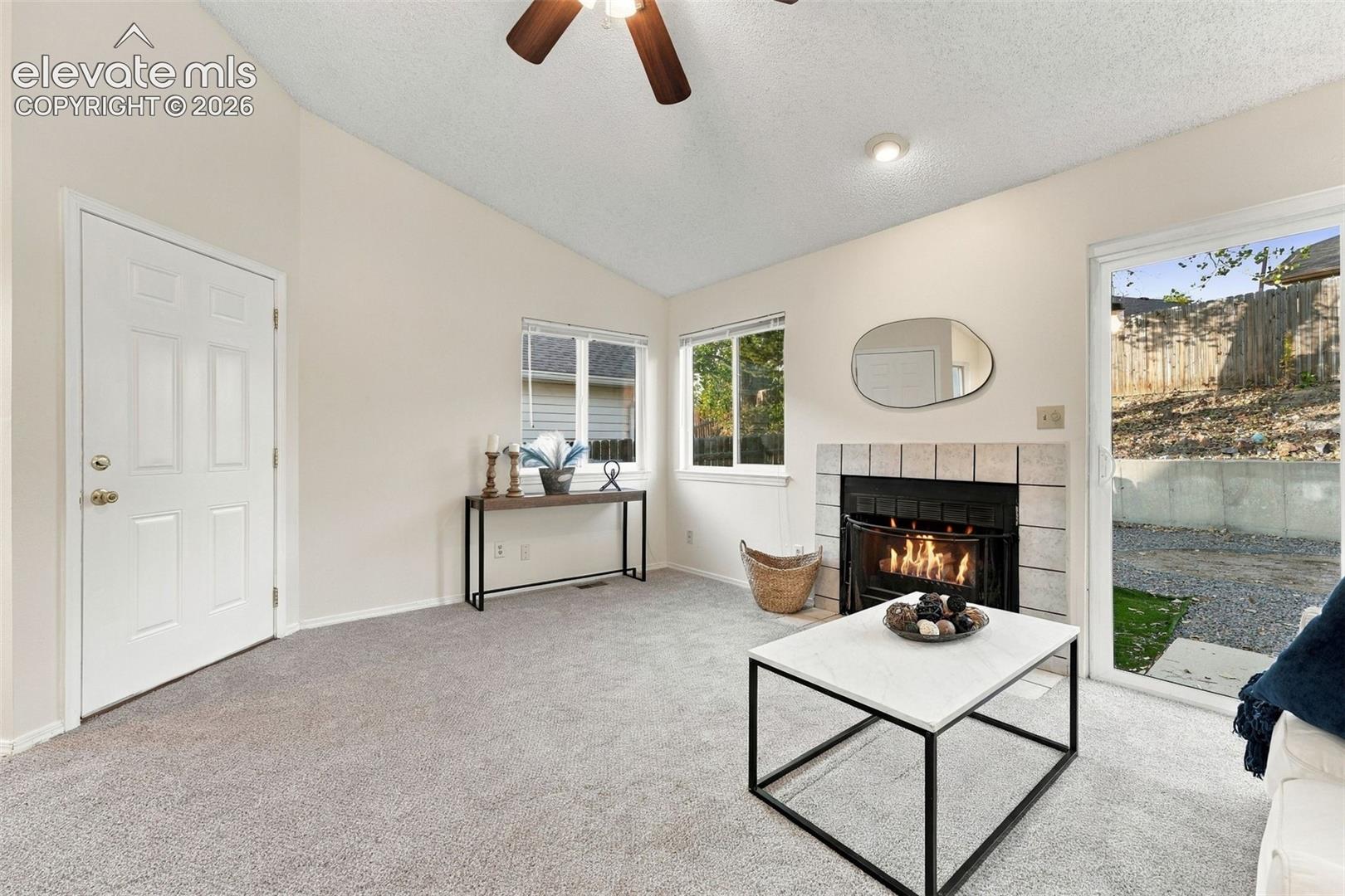 Listing photo 7 for 6430 Lonsdale Drive