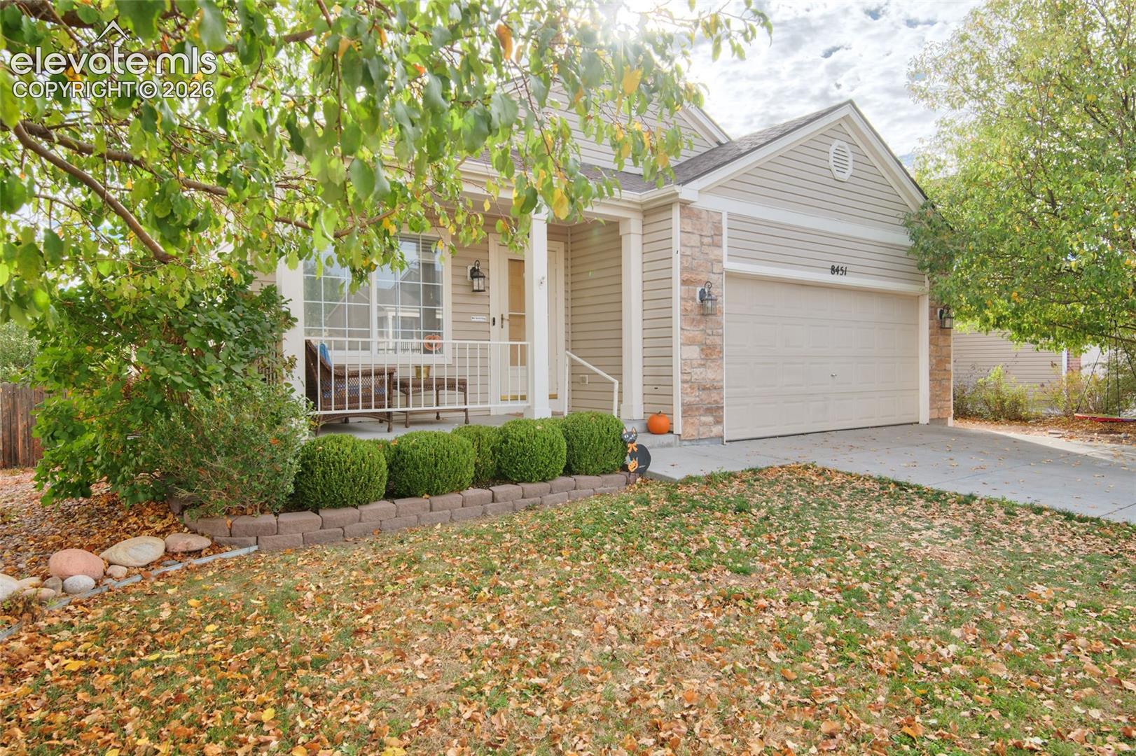 Listing photo 2 for 8451 Shadow Run Lane