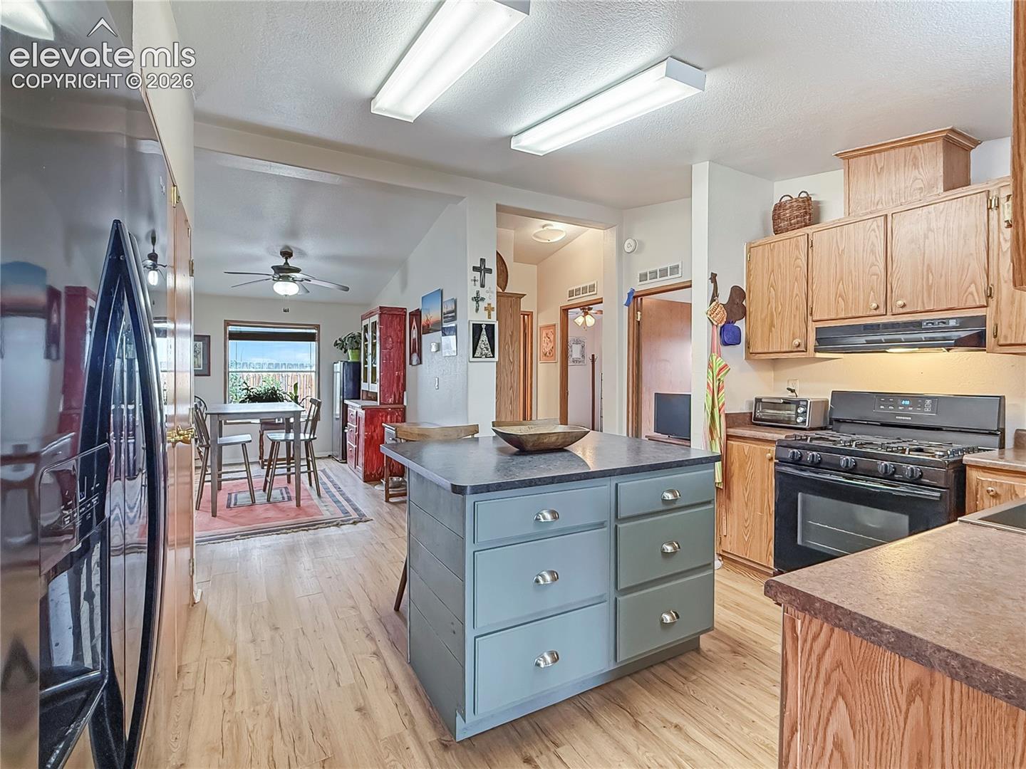 Listing photo 13 for 2620 Lowell Avenue