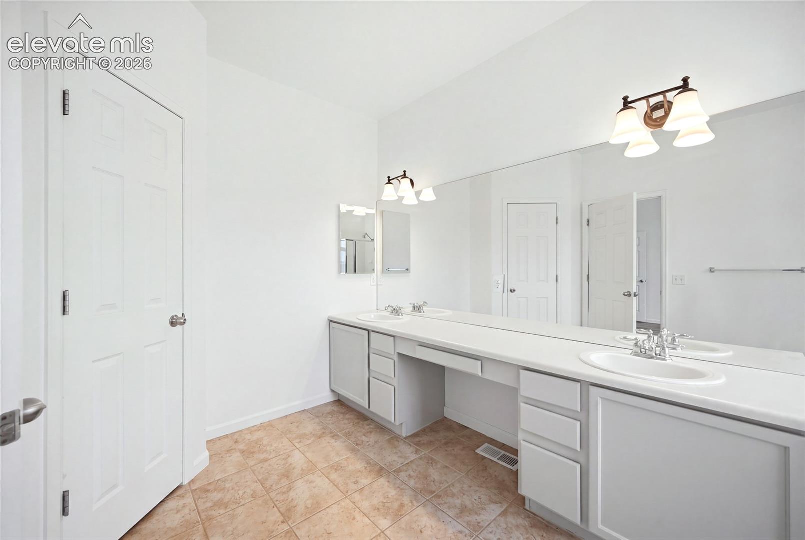 Listing photo 23 for 12354 Pine Valley Circle