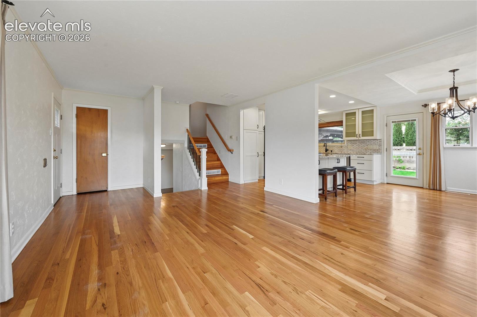 Listing photo 10 for 801 Westacres Avenue