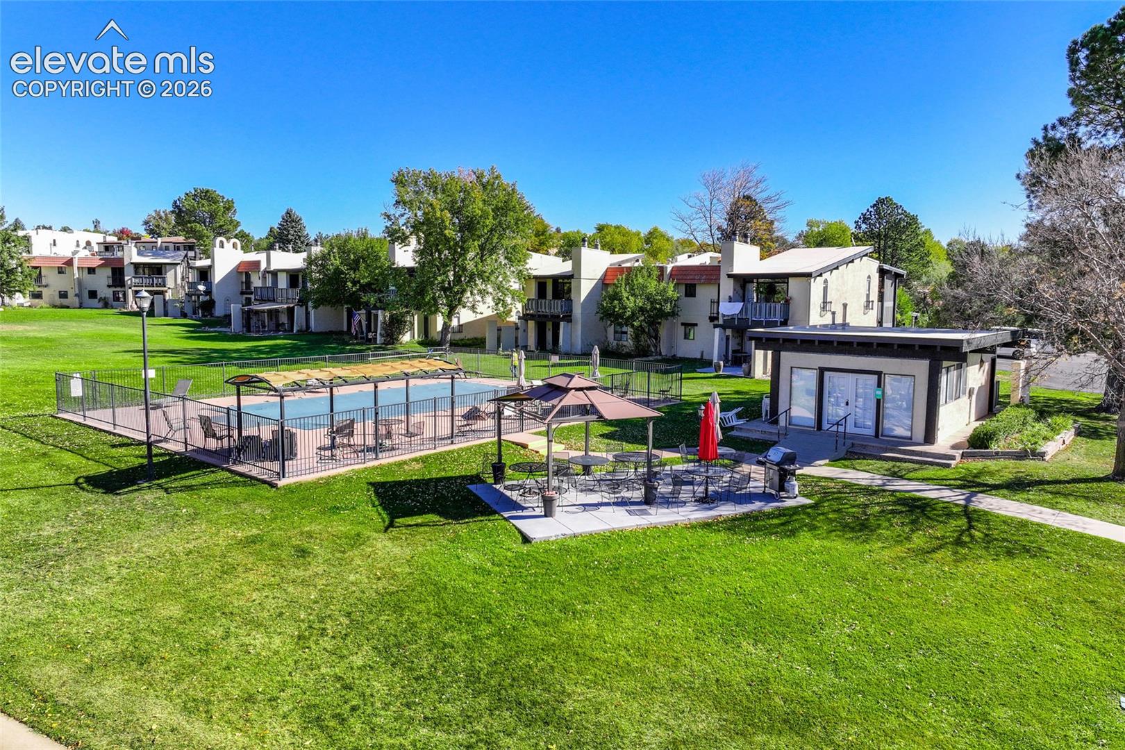 Listing photo 37 for 1062 Fontmore Road C