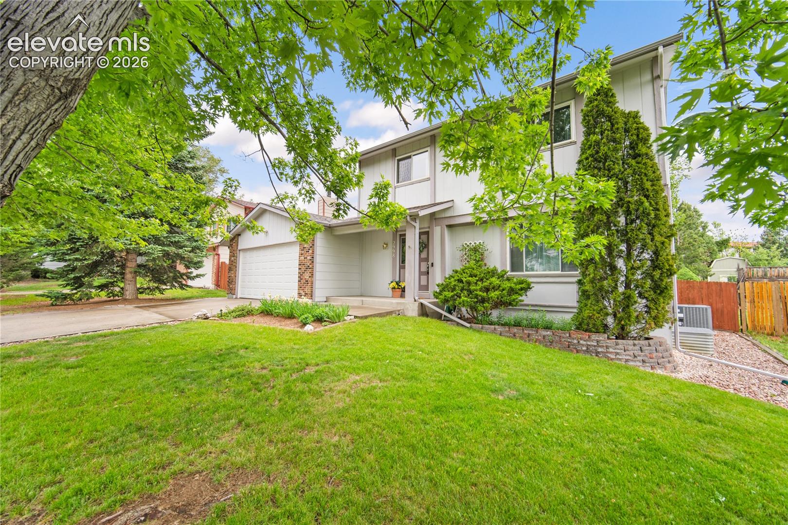 Listing photo 3 for 2998 Westcliff Circle