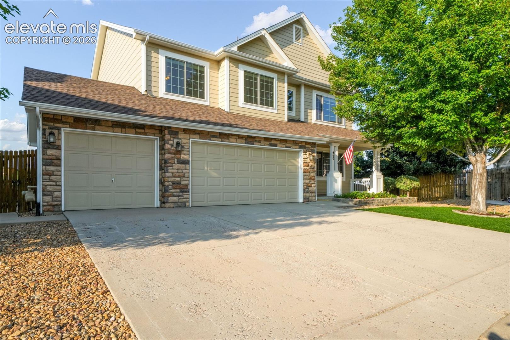 Listing photo 2 for 460 High Plains Street