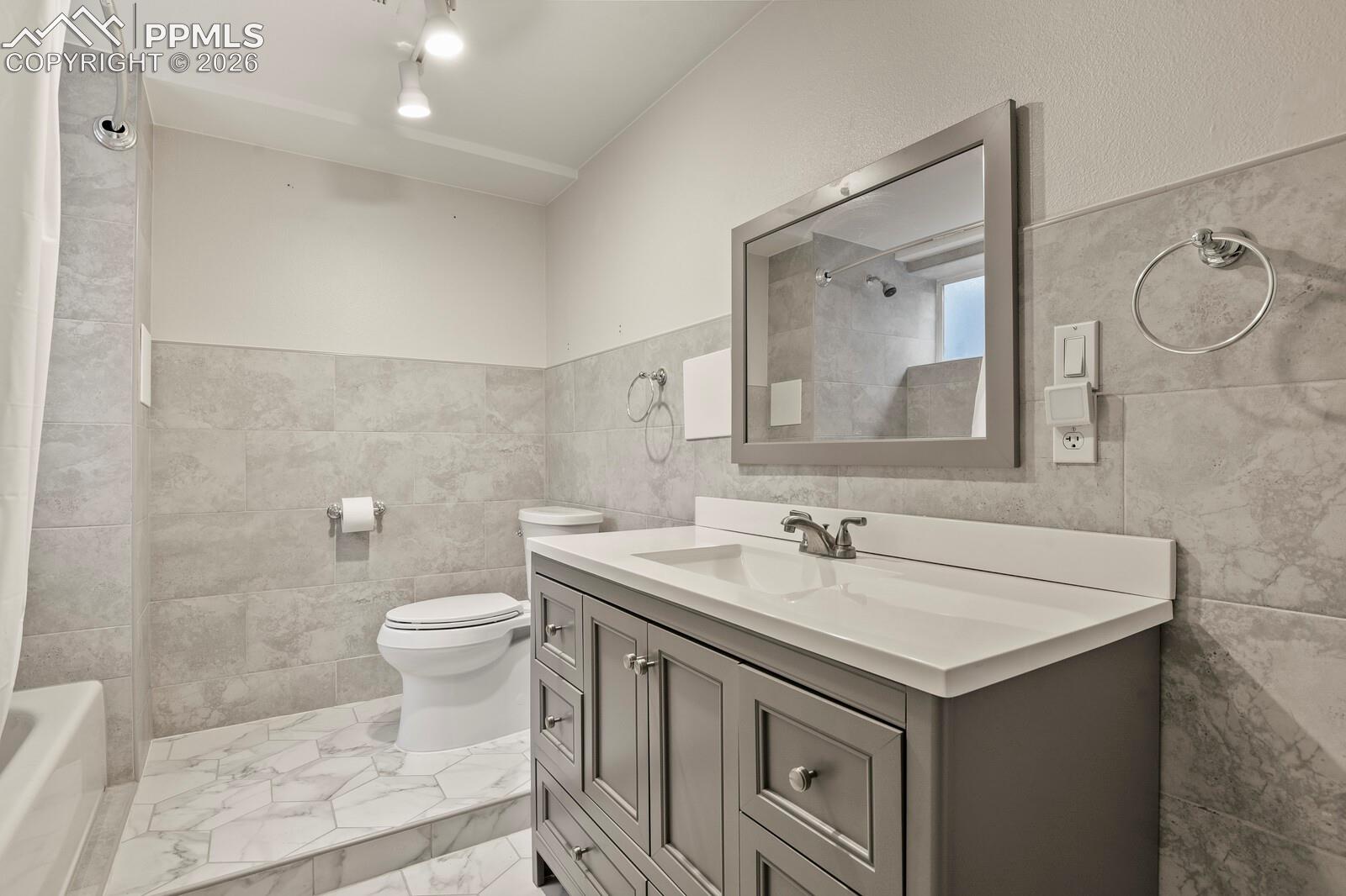 Listing photo 38 for 691 S Holly Street
