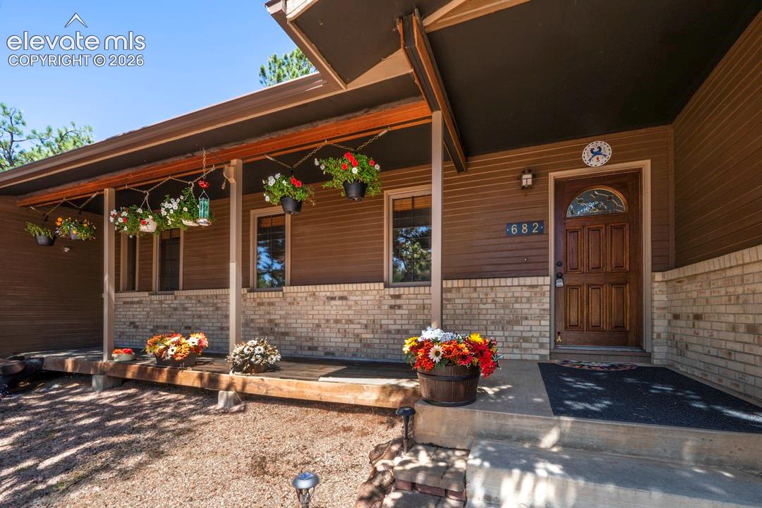Listing photo 2 for 682 Sunnywood Loop