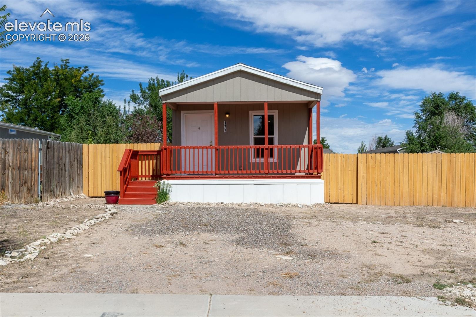 Listing photo 2 for 177 E Cellini Drive