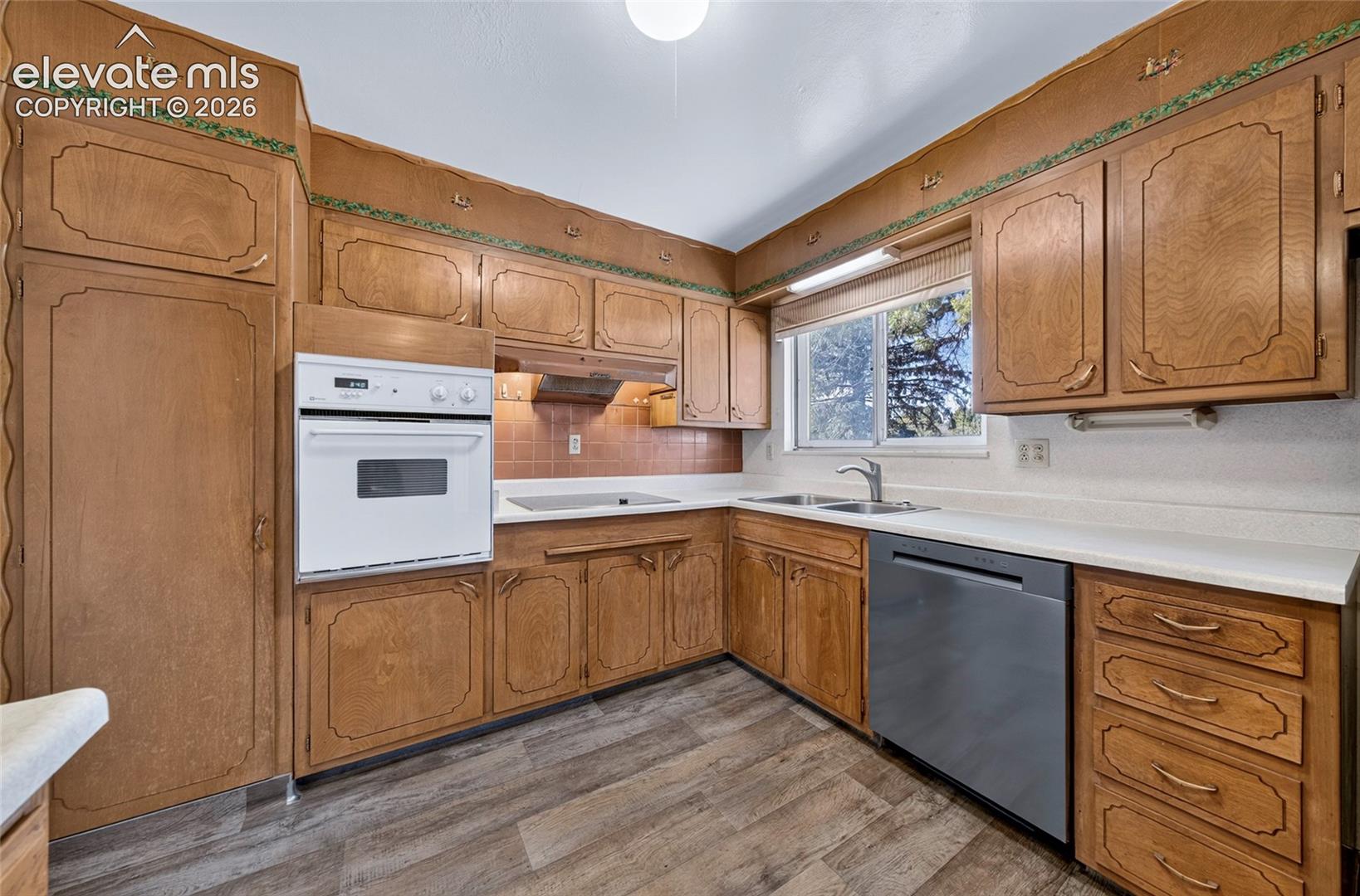 Listing photo 10 for 2014 Wold Avenue