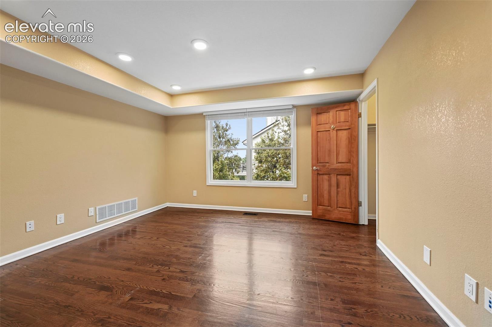 Listing photo 18 for 5365 Broadmoor Bluffs Drive