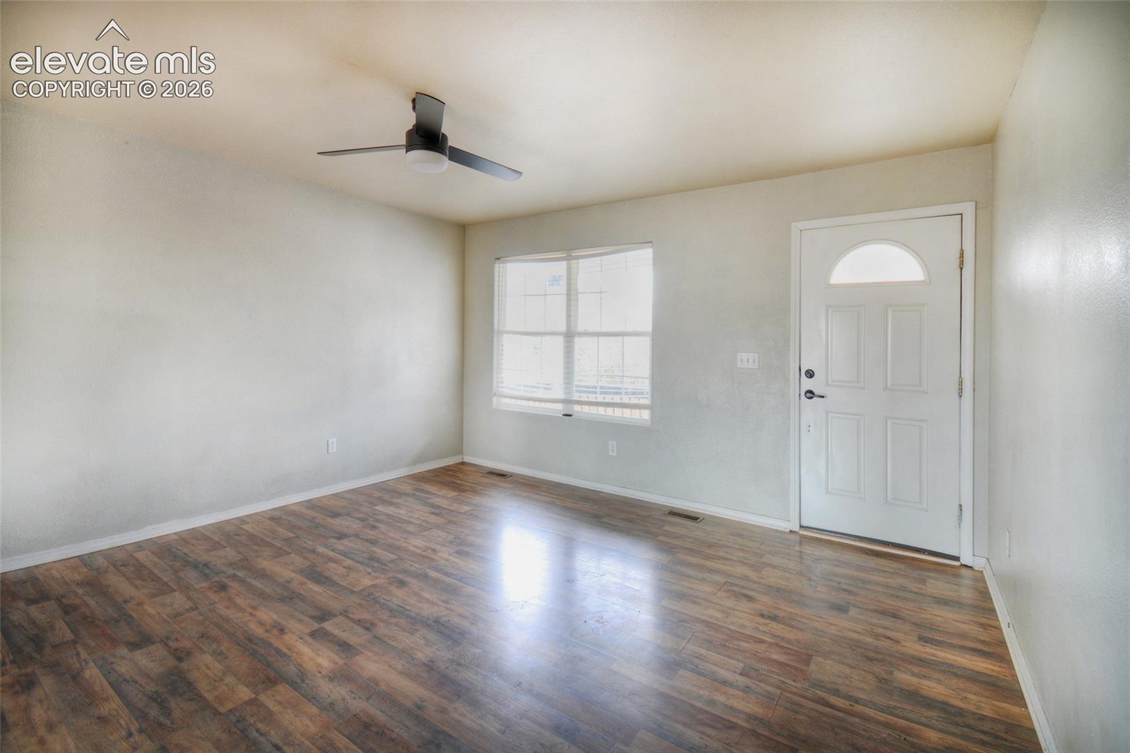 Listing photo 4 for 1042 Cailin Way