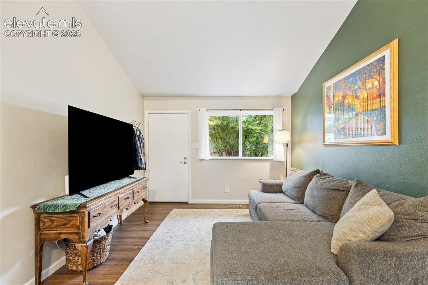 Listing photo 8 for 2110 Frontier Drive