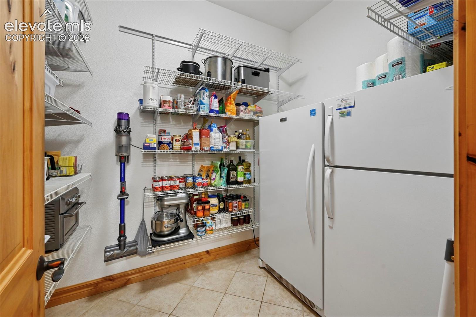 Listing photo 14 for 335 West Way