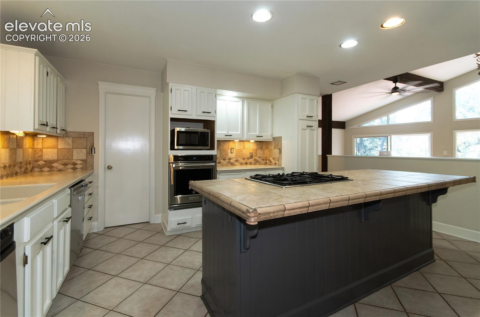 Listing photo 24 for 17360 E Caribou Drive