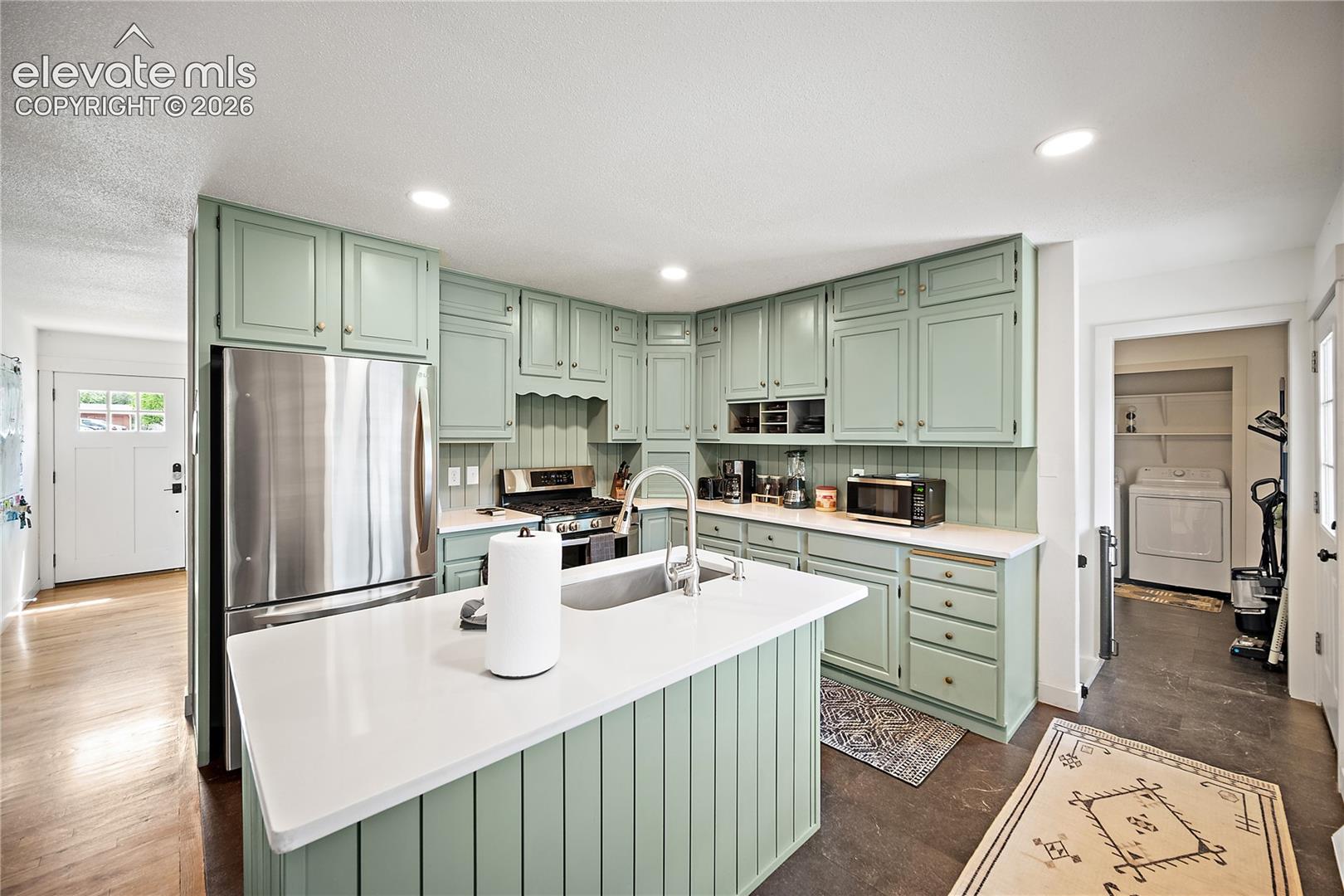 Listing photo 9 for 2414 E Caramillo Street
