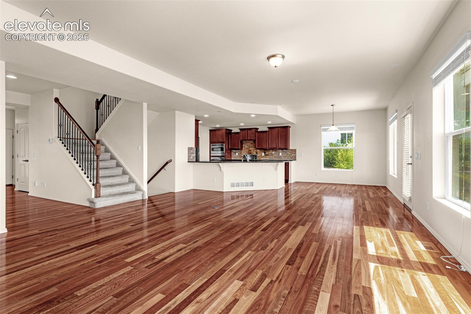 Listing photo 5 for 5917 Fergus Drive