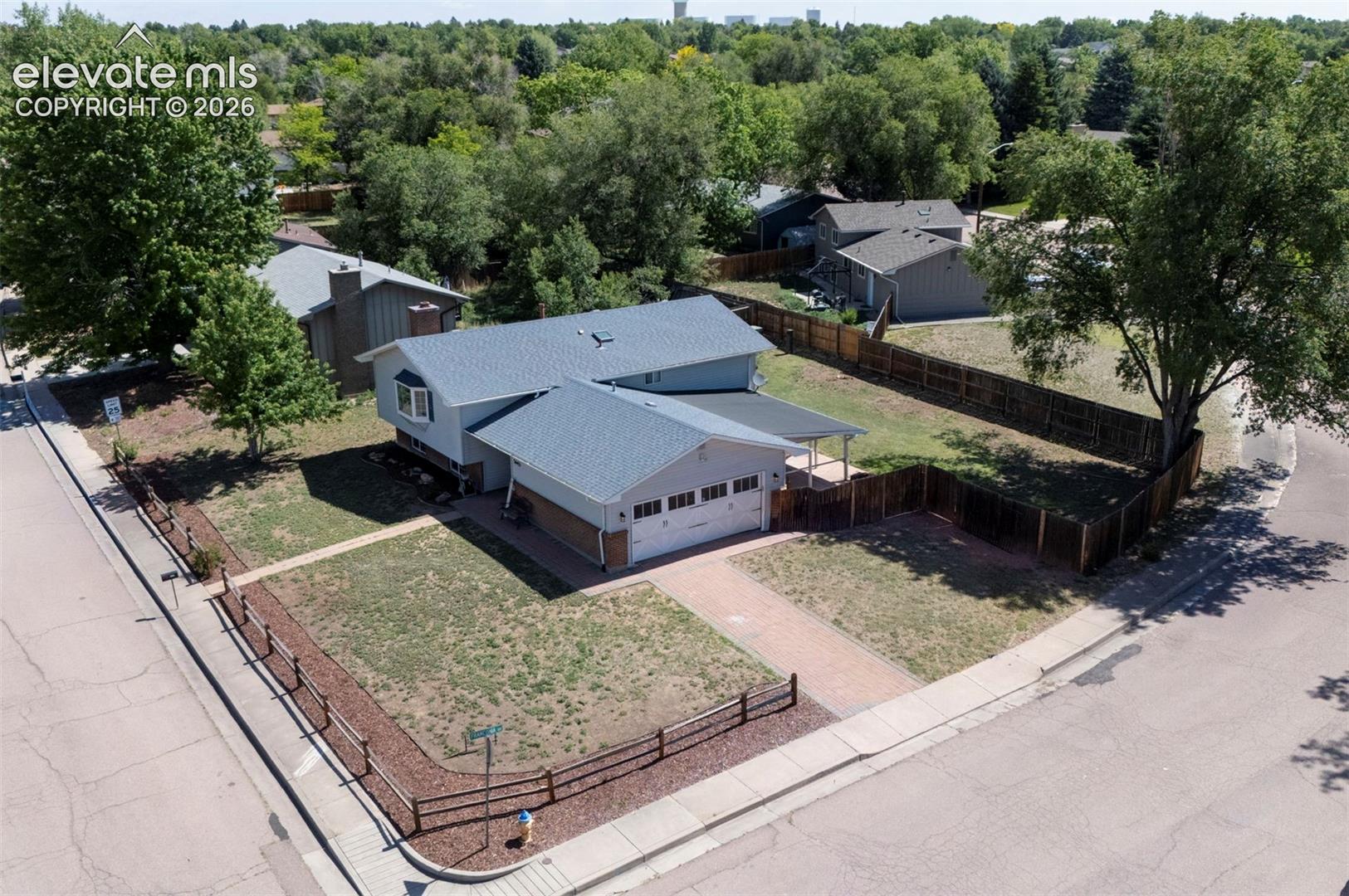 Listing photo 3 for 7443 Franconia Drive