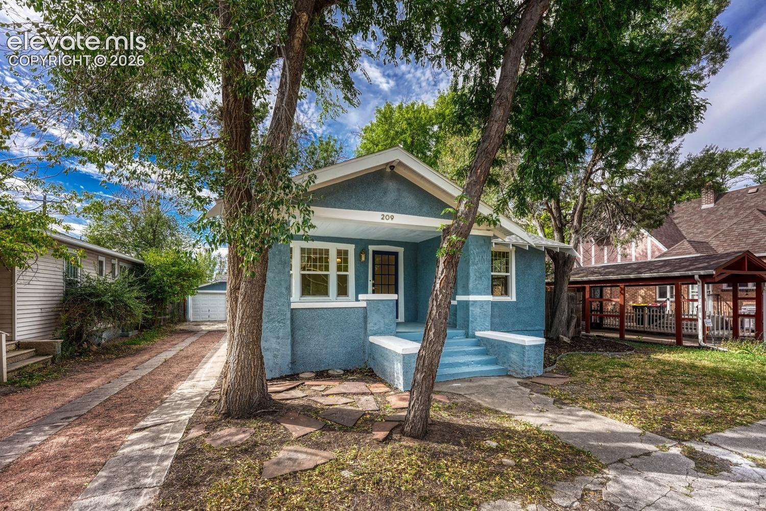 Listing photo 4 for 209 E Washington Street