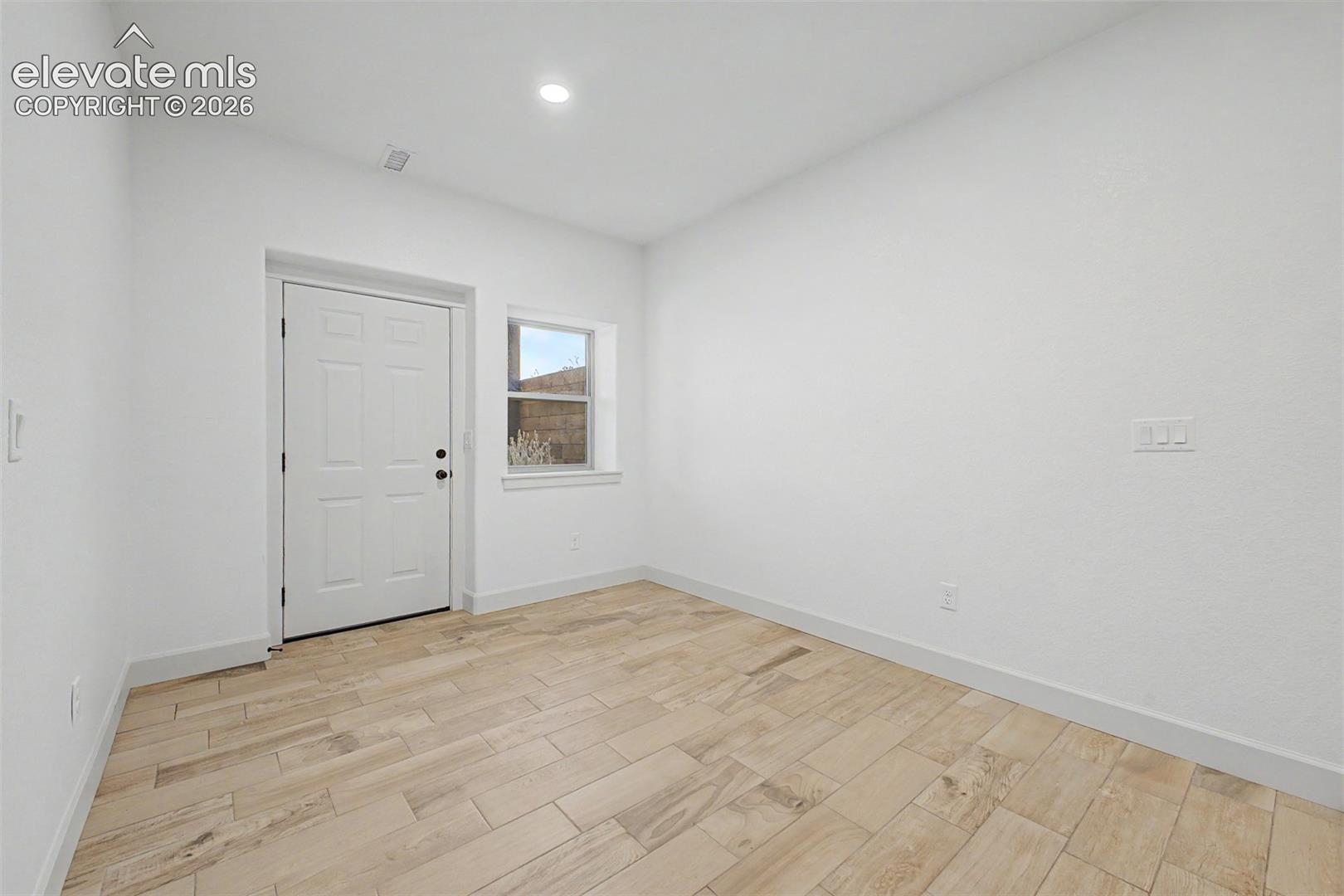 Listing photo 33 for 1015 Locklin Way