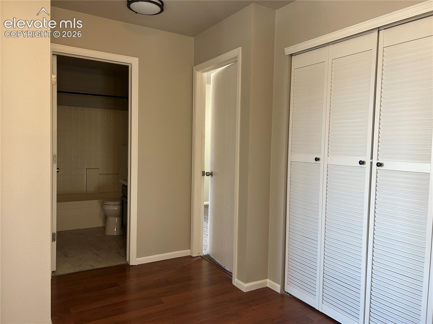 Listing photo 6 for 628 Prairie Star Circle